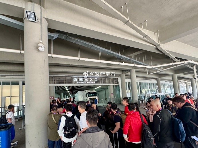 盛况空前!记者晒照:距离中澳之战还有三小时,现场记者已超百名
