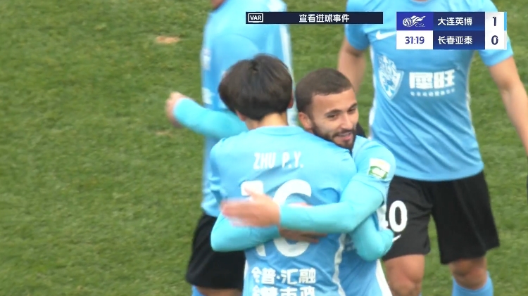 19岁朱鹏宇中超处子球!大连英博1-0领先长春亚泰,马莱莱助攻